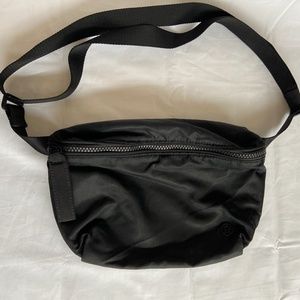 Lululemon fanny pack bag